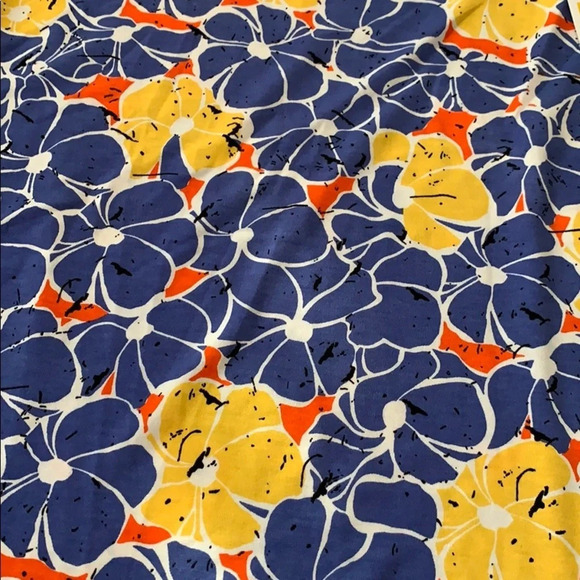 ❤️ FINAL PRICE ❤️ NWT! Lularoe Classic T- XS - Picture 2 of 3